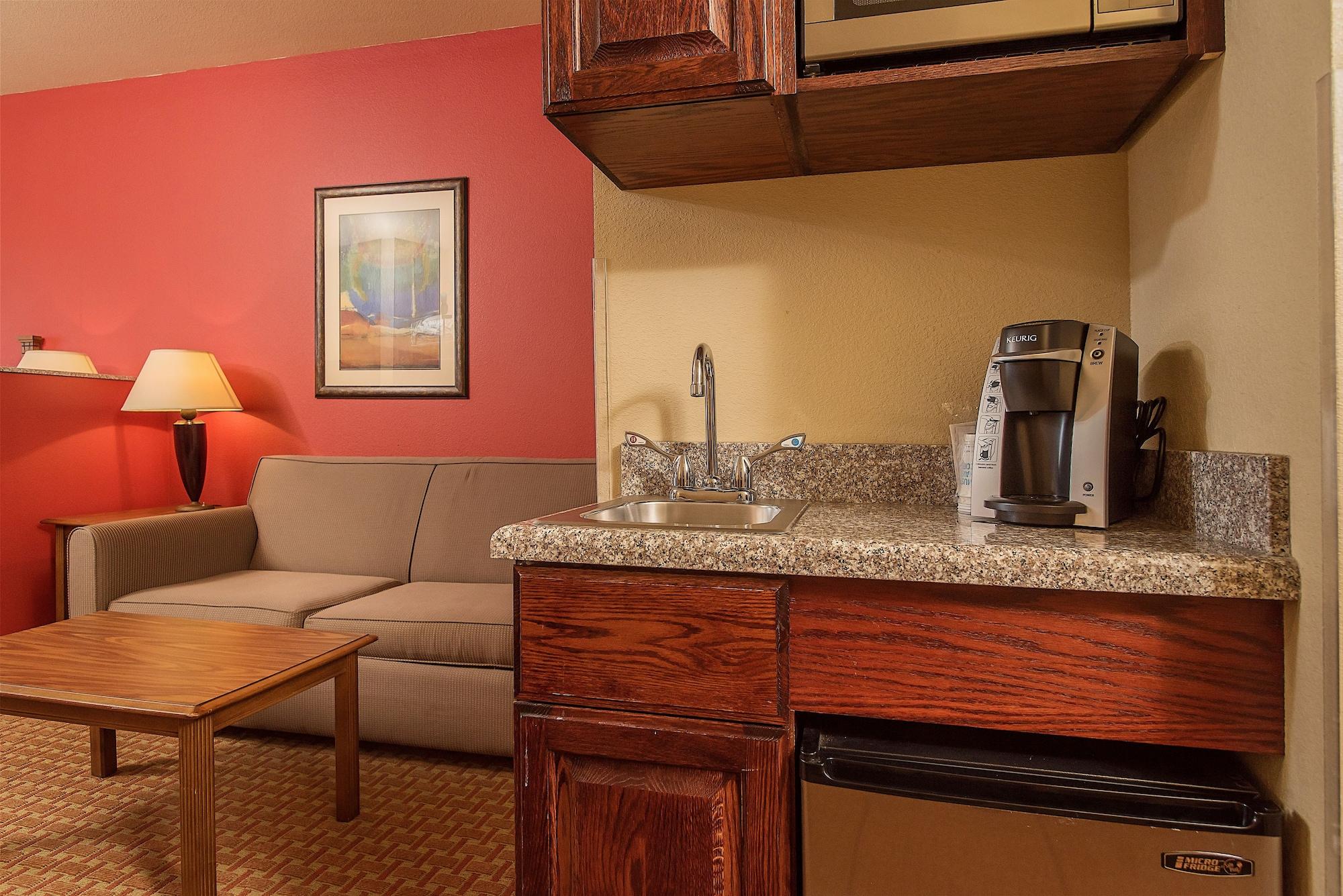 Baymont Inn & Suites By Wyndham סטרגיס מראה חיצוני תמונה