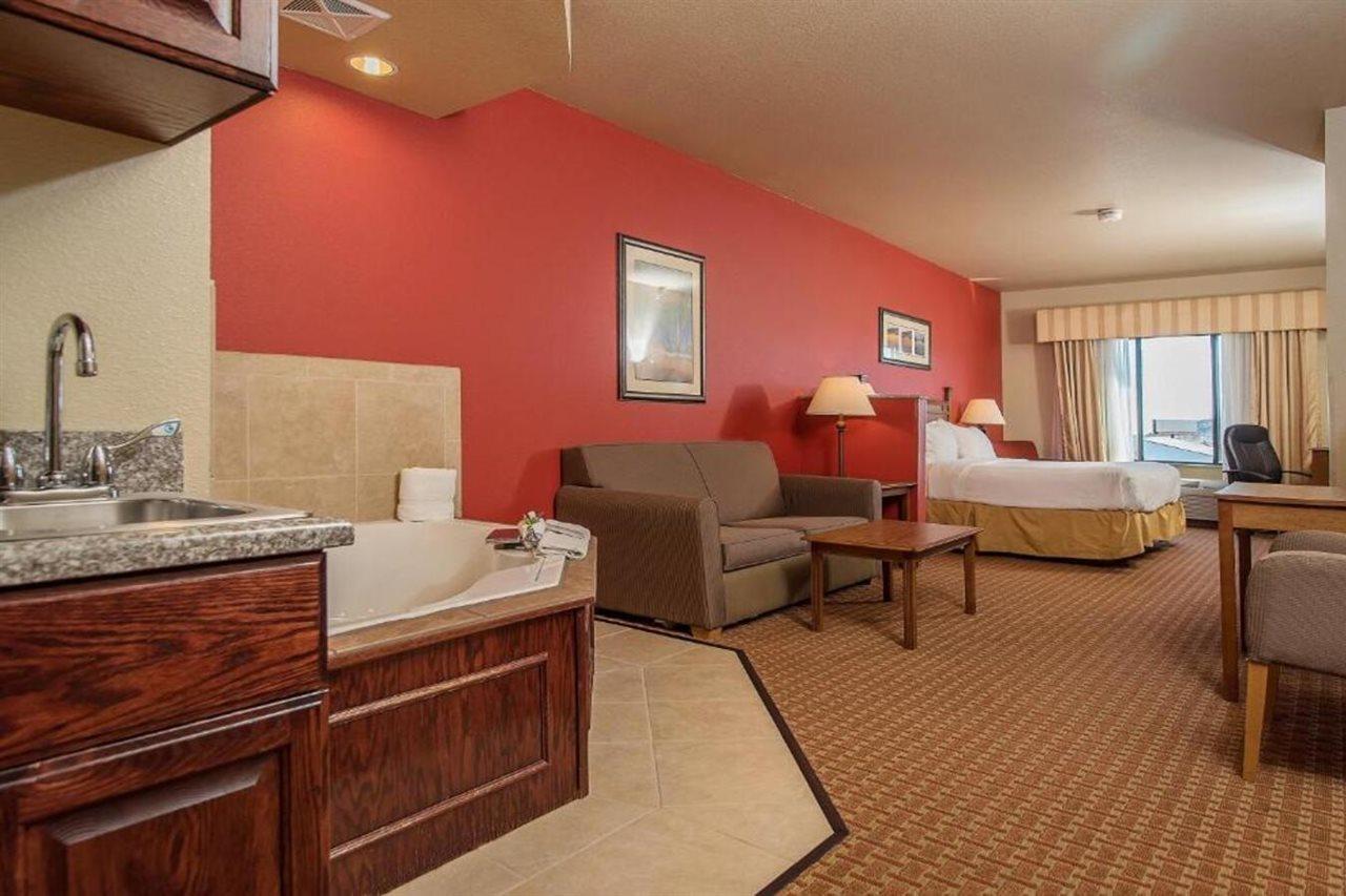 Baymont Inn & Suites By Wyndham סטרגיס מראה חיצוני תמונה