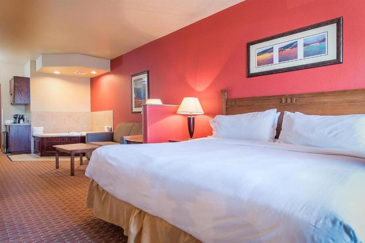 Baymont Inn & Suites By Wyndham סטרגיס מראה חיצוני תמונה