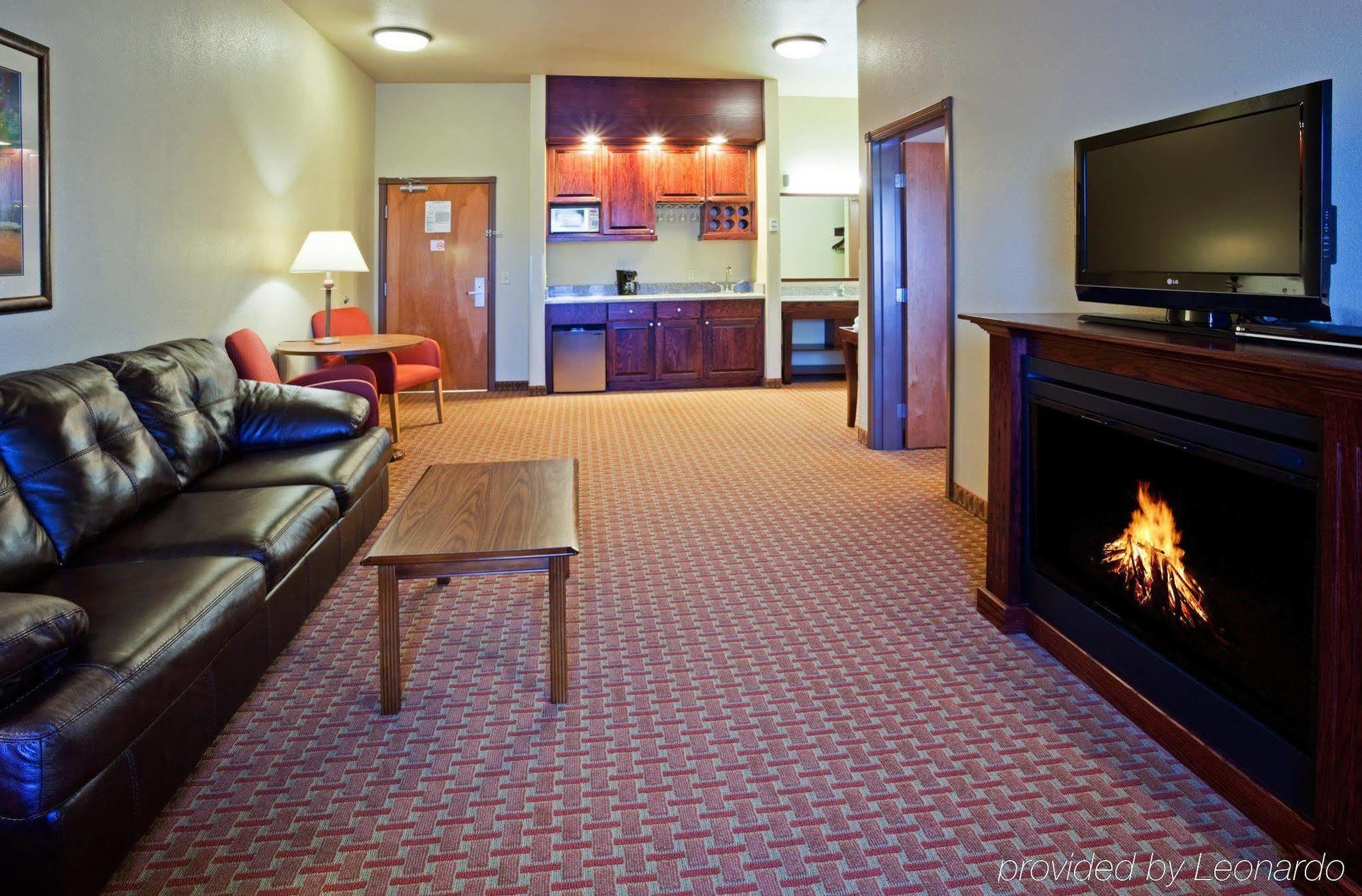 Baymont Inn & Suites By Wyndham סטרגיס חדר תמונה