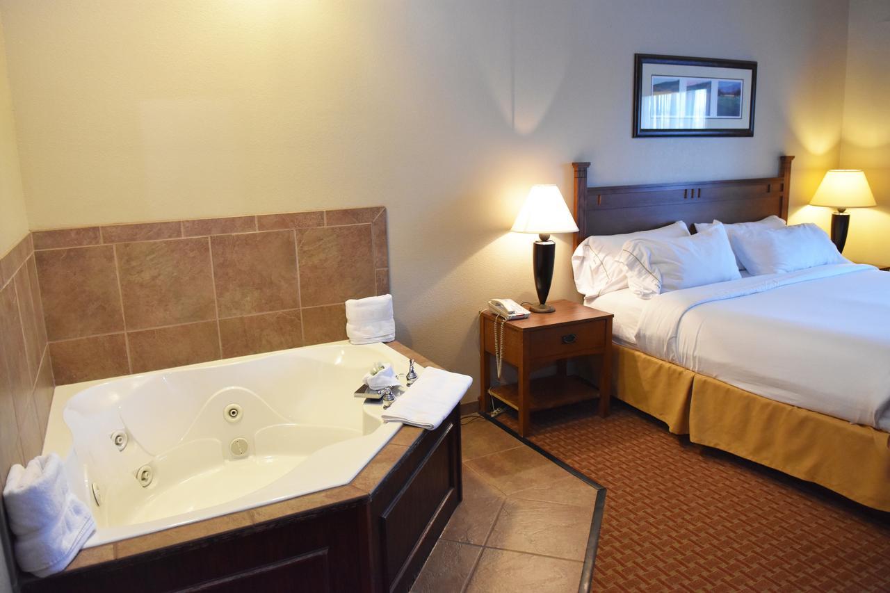 Baymont Inn & Suites By Wyndham סטרגיס מראה חיצוני תמונה