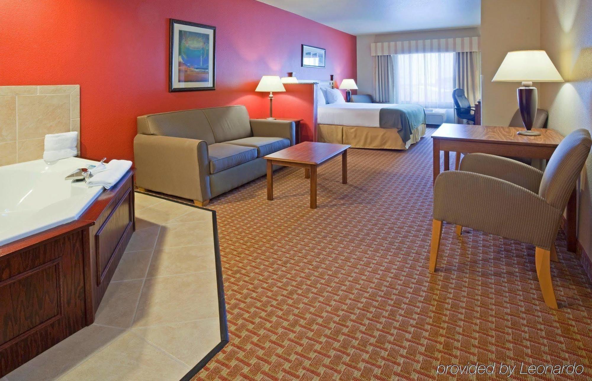 Baymont Inn & Suites By Wyndham סטרגיס מראה חיצוני תמונה