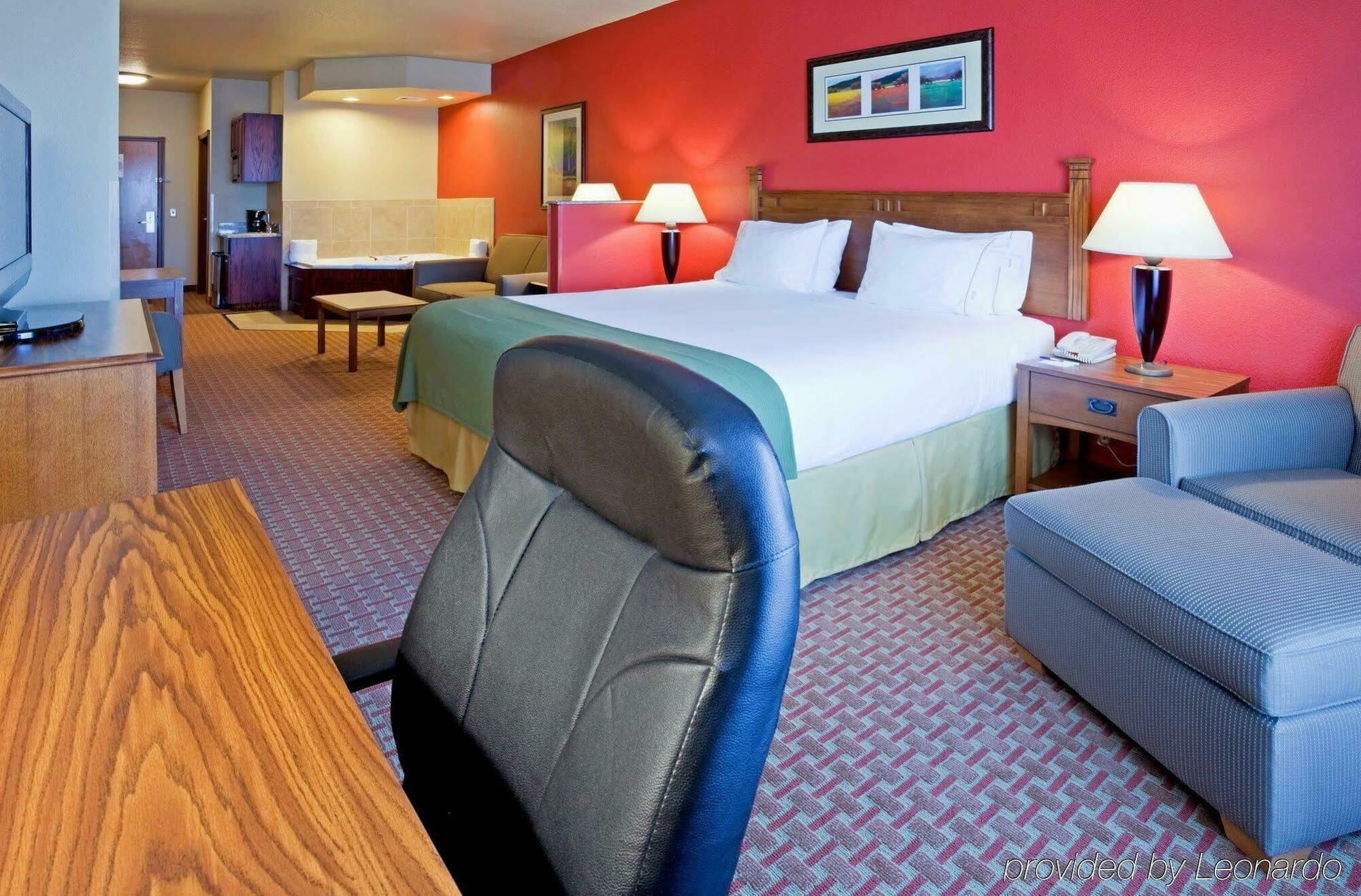 Baymont Inn & Suites By Wyndham סטרגיס מראה חיצוני תמונה
